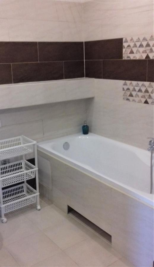 Apartament Z Kominkiem I Wanna อิสเตบนา ภายนอก รูปภาพ